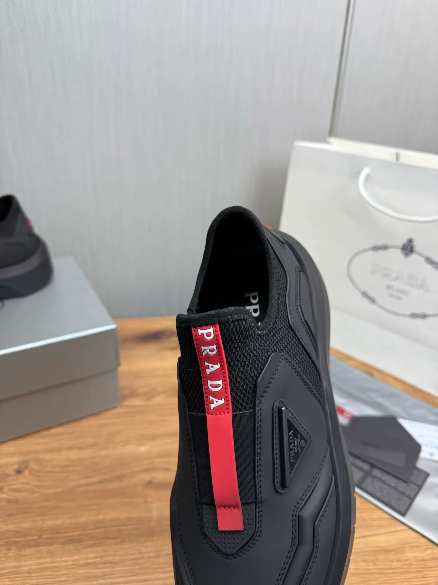 Men's shoes 💰620💰 [PRADA] Autumn and winter hot men's shoes are shipped 👏Official website synchronized ⬆️Original fly-woven cowhide fabric + cowhide lining, 1⃣️:1⃣️reproduction, original sole, 38-45 (45. Customized, non-refundable)